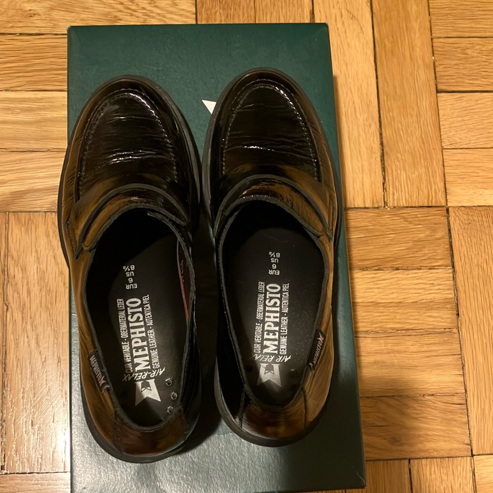 Mephisto Black Leather block heel with Glossy Finish